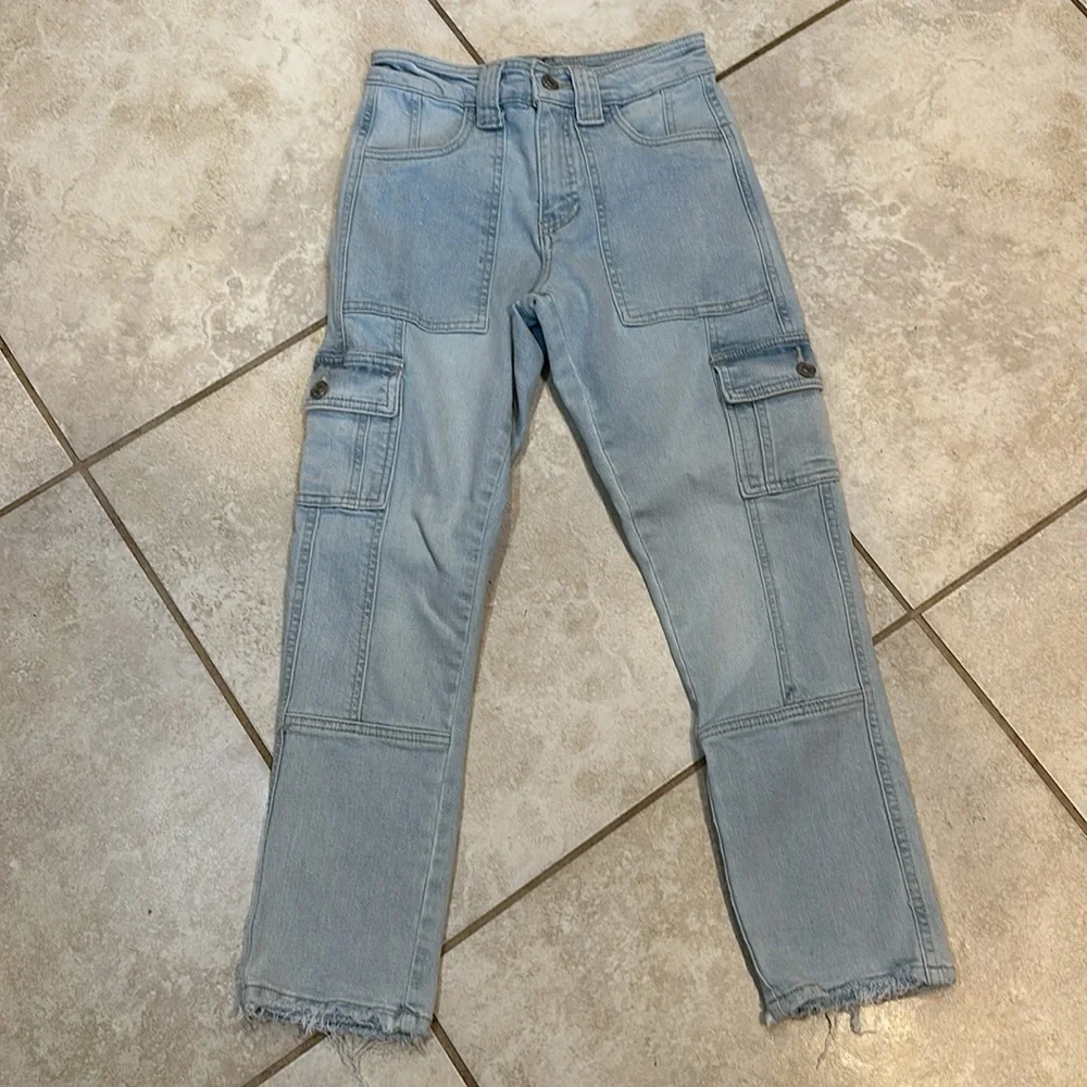 KanCan Light Wash Felicity High Rise Crop Cargo Straight Jeans 0 Frayed Hems - Picture 2 of 9